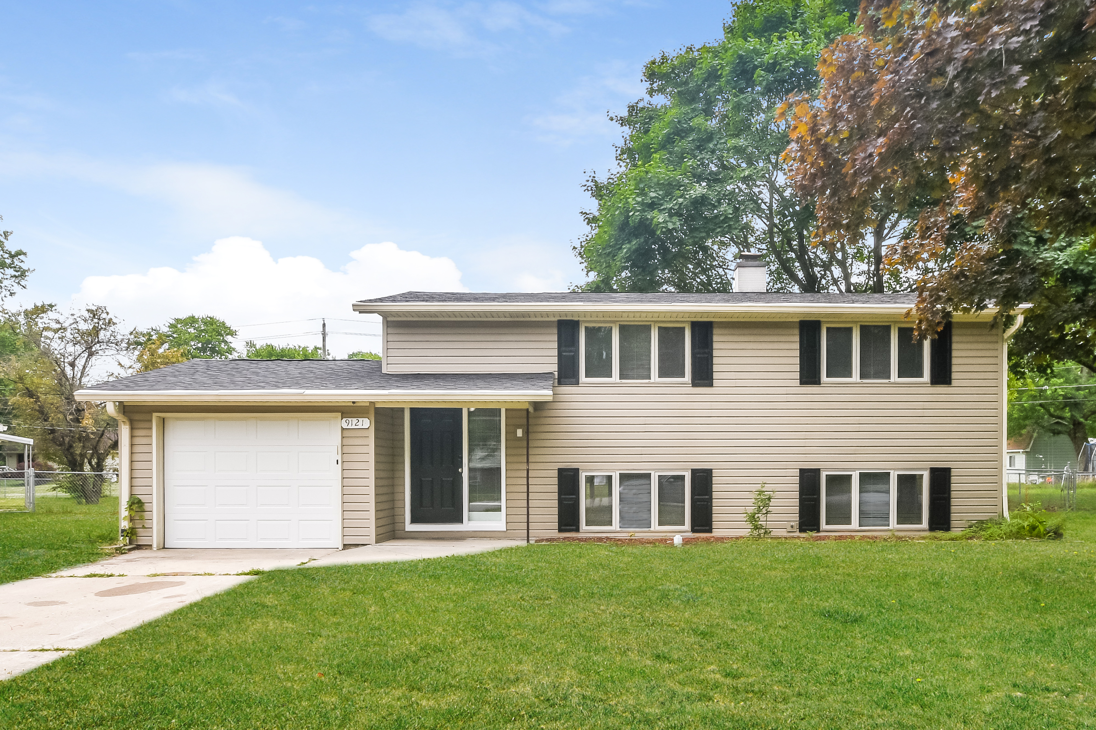 9121 SHENANDOAH DR INDIANAPOLIS, IN 46229